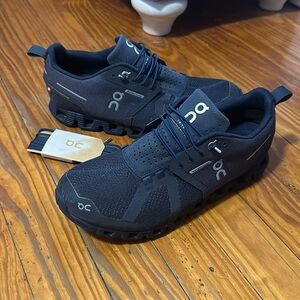 On Running Cloud Waterproof Sneaker